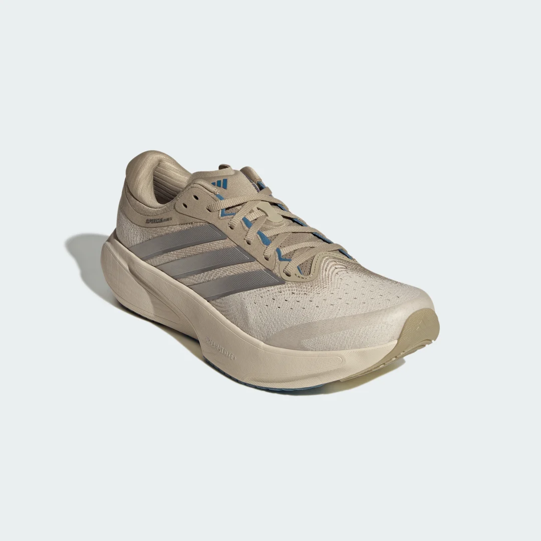 Detalle de Adidas Supernova Rise 3: Zapatilla de running en color Marrón para entrenamientos diarios
