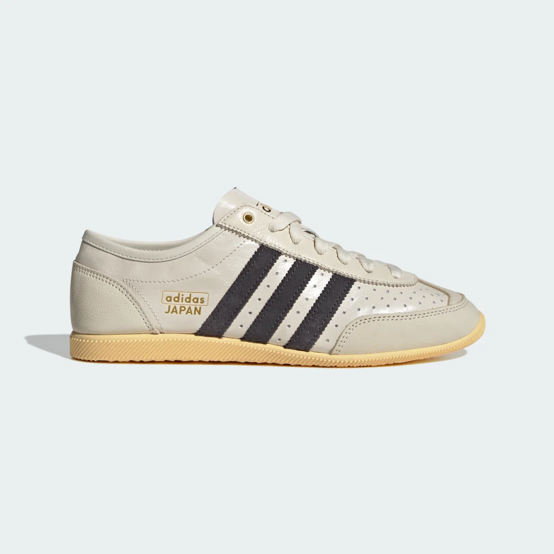 Detalle de Adidas Zapatilla Japan Decon: estilo minimalista en blanco para uso diario