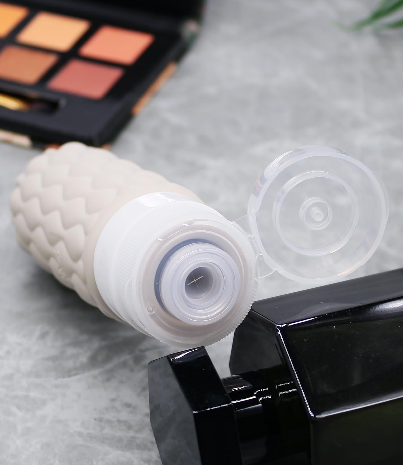 Detalle 2 de Lericttor 4-tlg. Silikon Reiseflaschen-Set 100 ml mit Etiketten – Tropfsicher, wiederbefüllbar