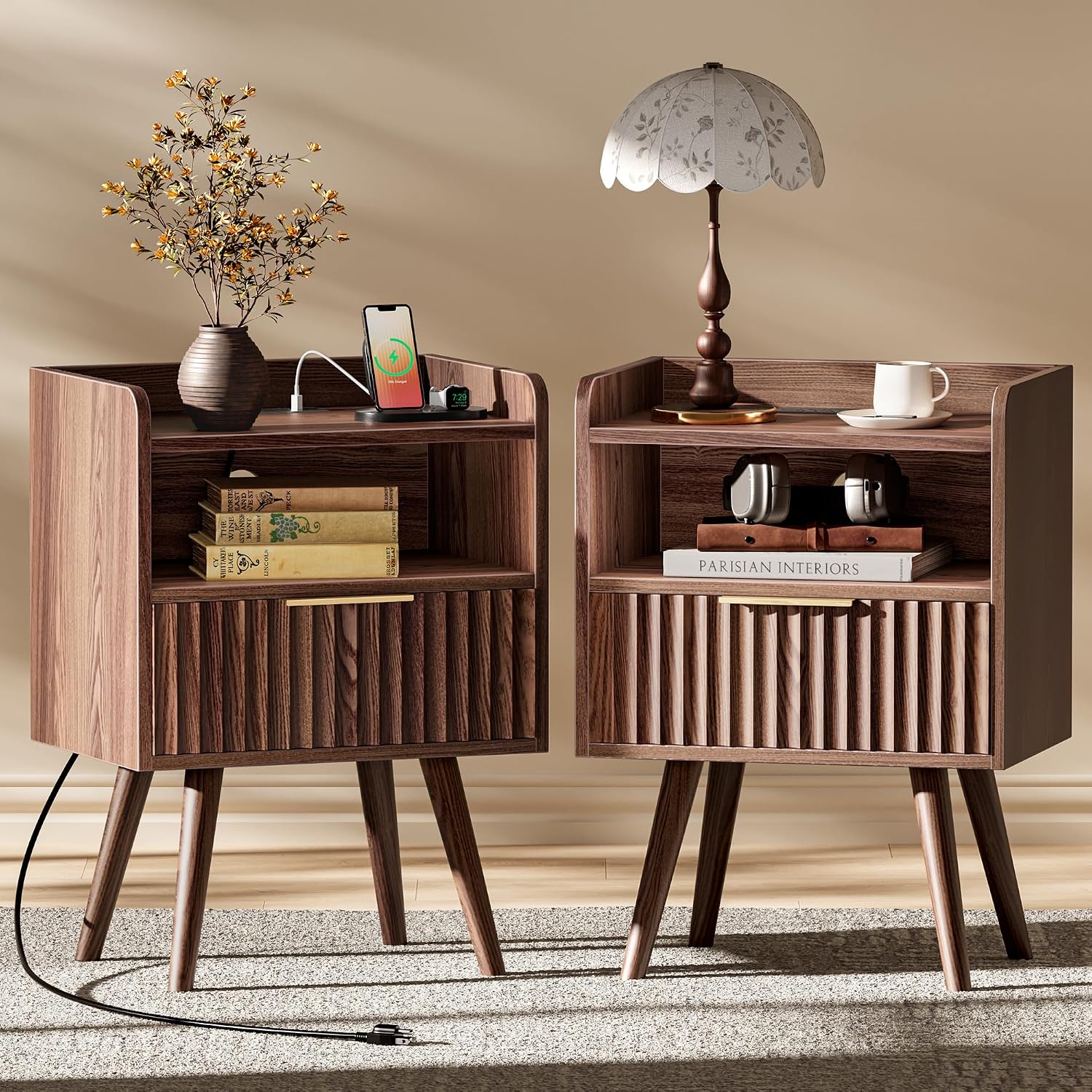 Detalle de Huuger Set of 2 Nightstands with Charging Station, USB-C, Walnut Fluted Drawer