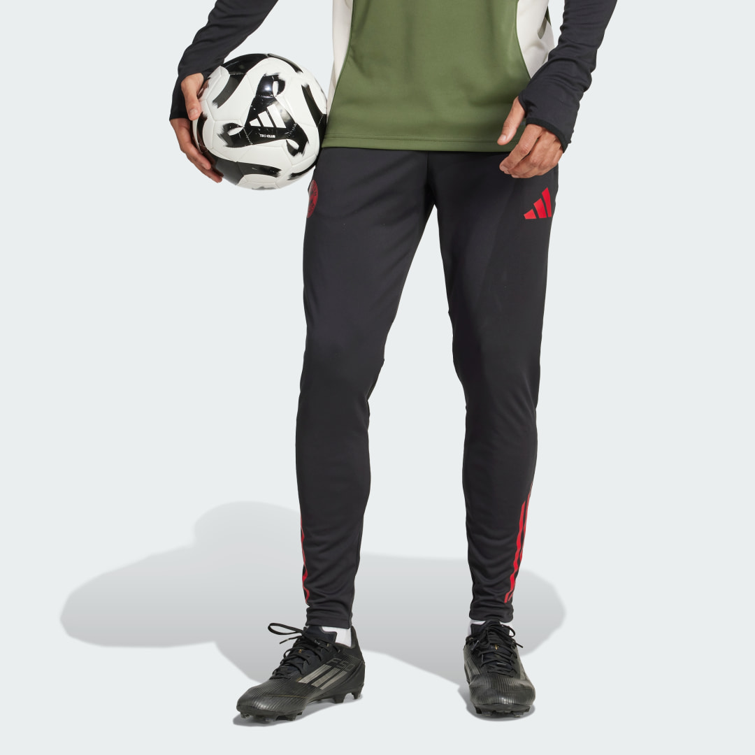 Detalle de Pantalón de entrenamiento FC Bayern Tiro 25 Competition – Adidas