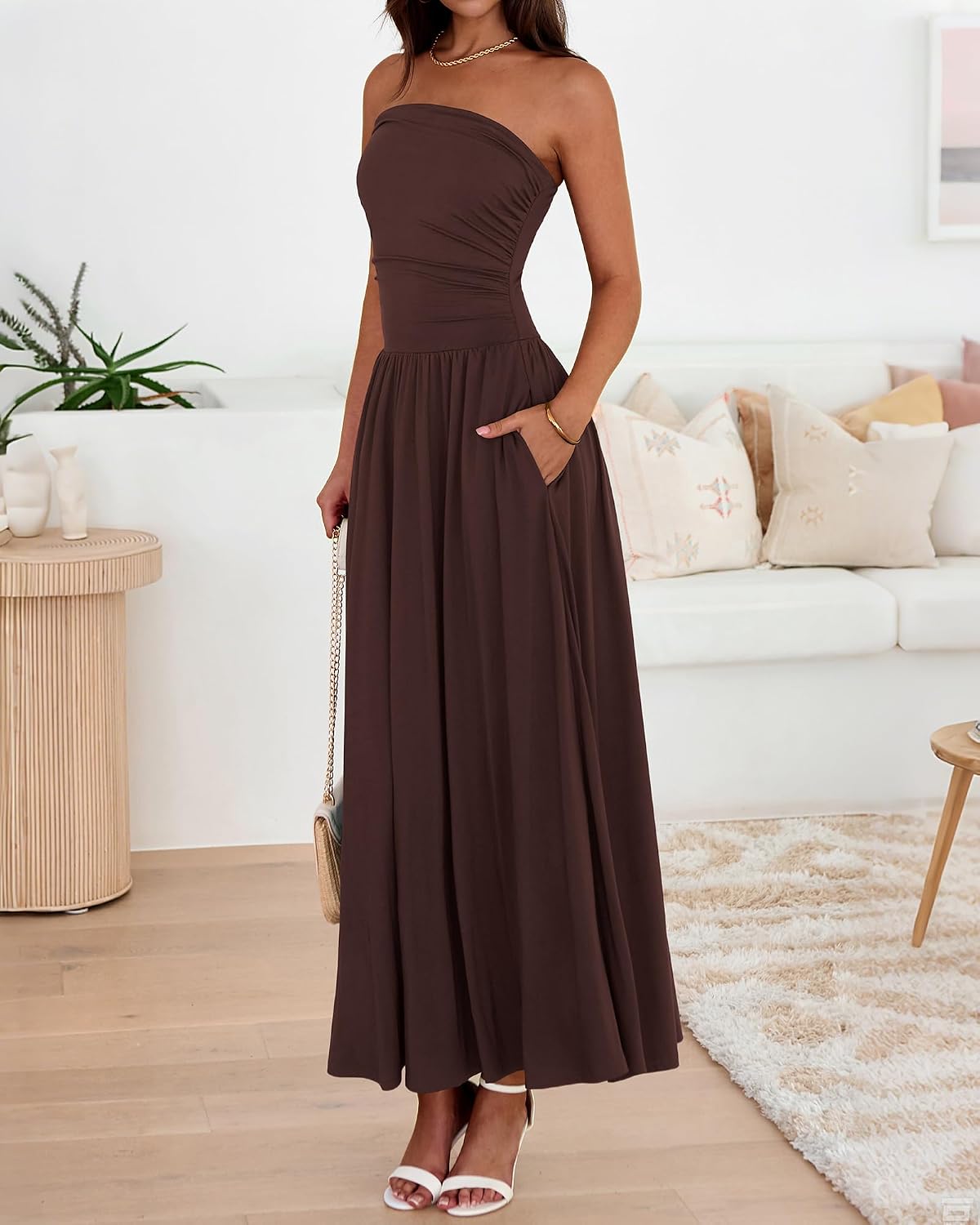 Detalle de BTFBM BT571 Strapless Maxi Dress with Ruched Tube Top and Pockets