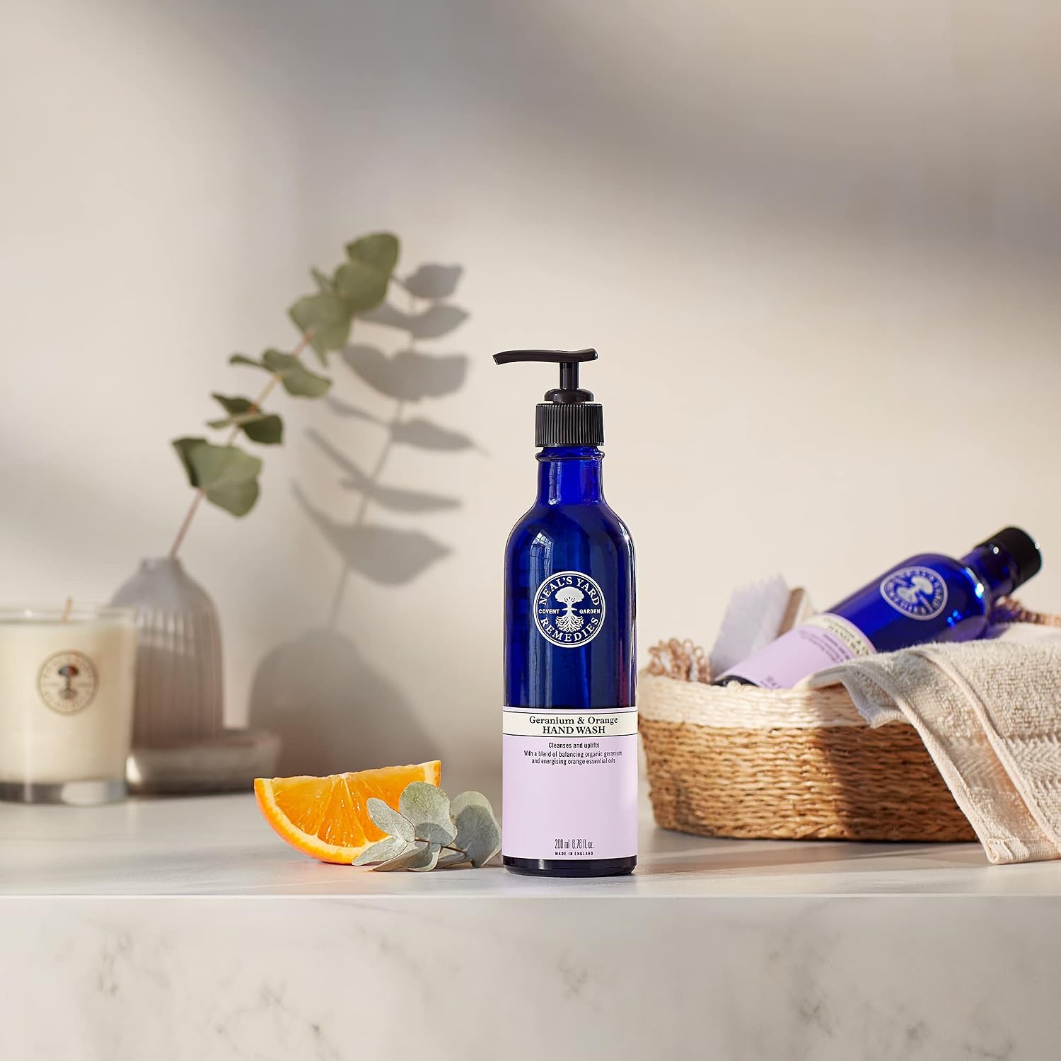 Detalle 1 de Neal's Yard Remedies Geranium & Orange Hand Wash
