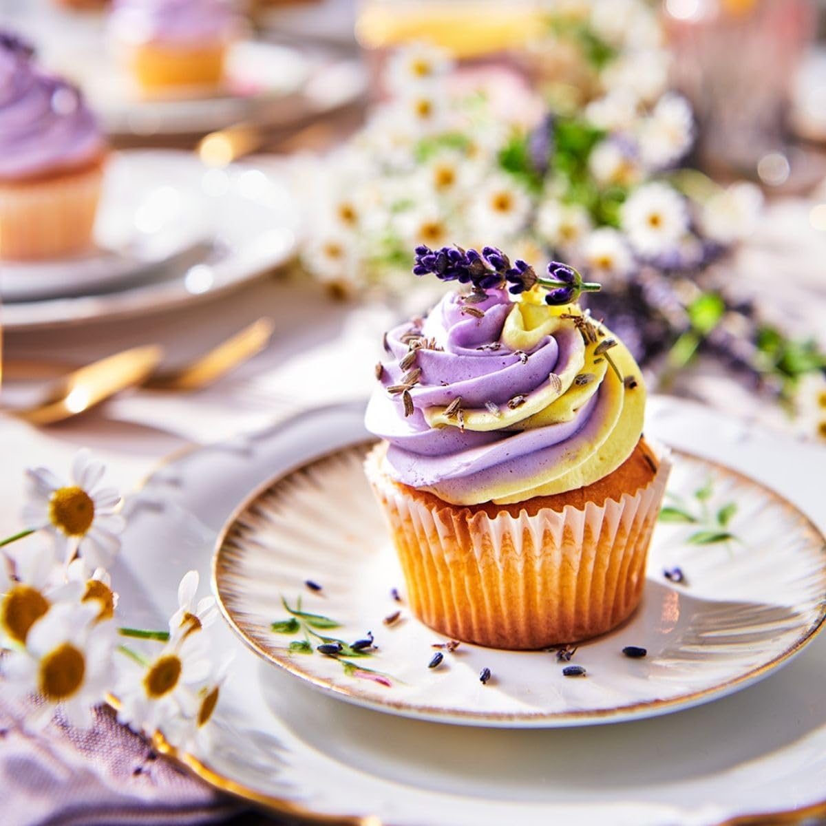 Detalle 2 de FunCakes Mix für Enchanted Cream® – Leichte, schneeweiße Creme zum Kuchen Füllen und Abdecken, Halal, 450 g
