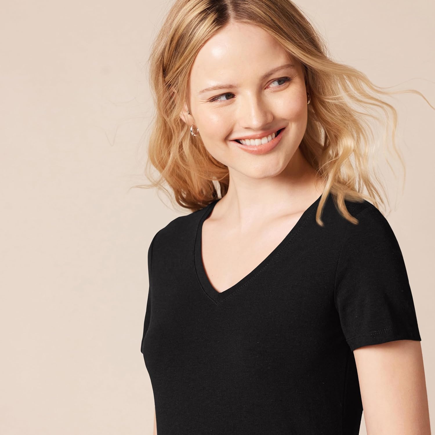Thumbnail 3 de Amazon Essentials Damen Kurzarm-T-Shirt Regular Fit aus Baumwoll-Modal-Mix (Rundhals oder V-Ausschnitt) im Multi-Pack