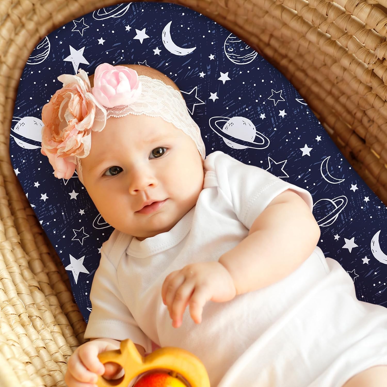 Detalle de Unnivoll Moses Basket Sheets 3 Pack – Newborn Pram Sheet Fitted for Baby Bassinet (Dark Blue Planet)