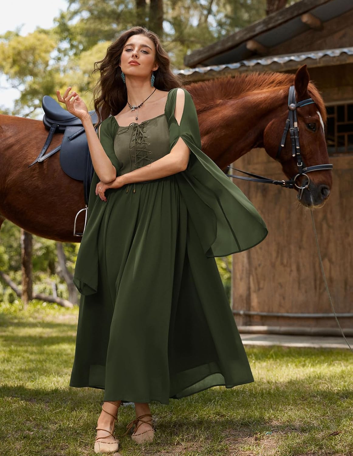 Detalle de Scarlet Darkness Renaissance Costume: Women Pirate Dress with Pockets