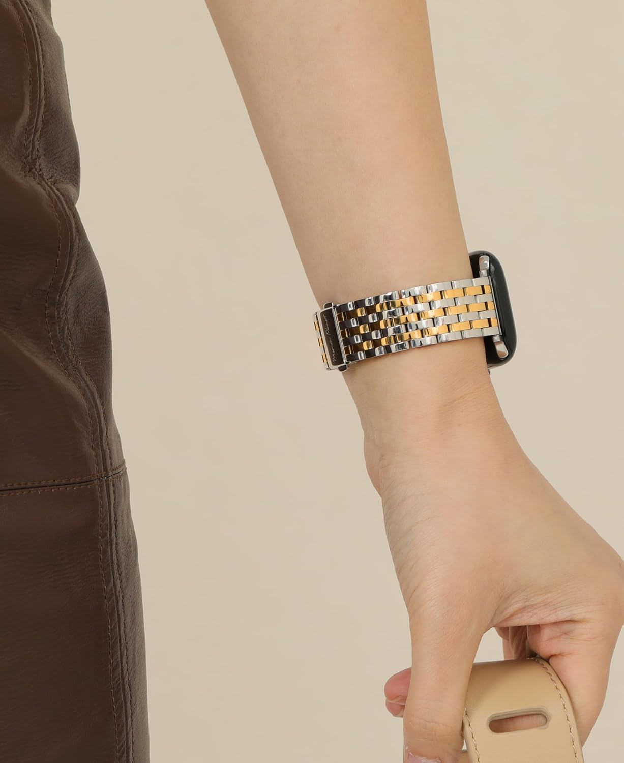 Detalle 2 de Memori Planet Seven-Link Apple Watch Band, Two-Tone Stainless Steel