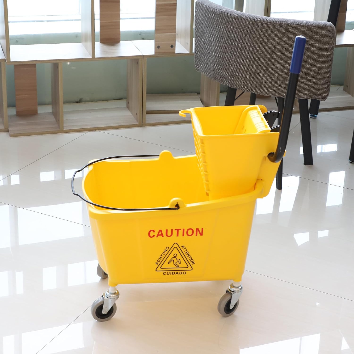 Detalle de Midoneat 35-Quart Commercial Mop Bucket with Side Press Wringer on Wheels