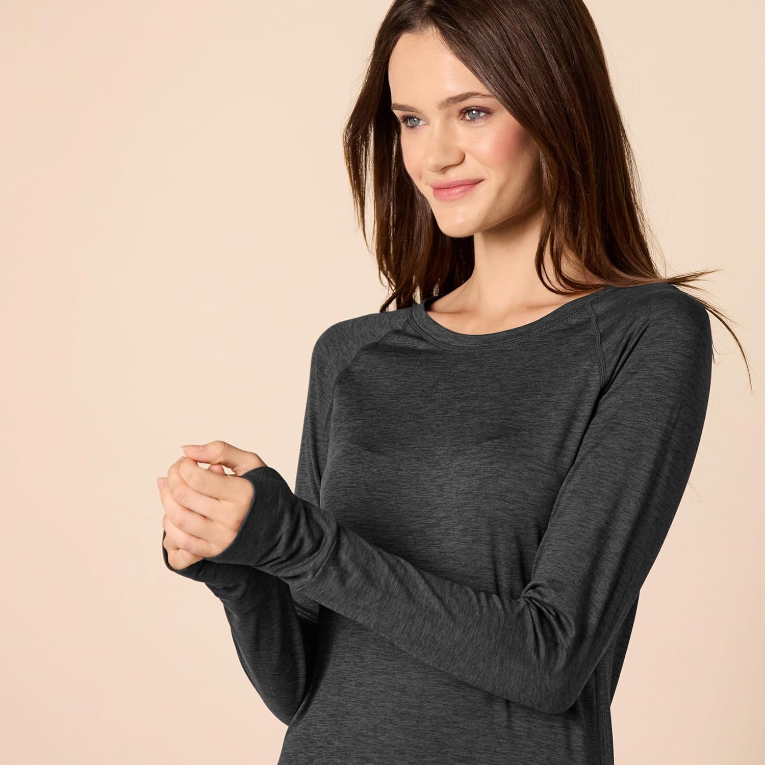 Thumbnail 3 de Amazon Essentials Women's Brushed Tech Stretch Long-Sleeve Crewneck Shirt (Plus Size Available)
