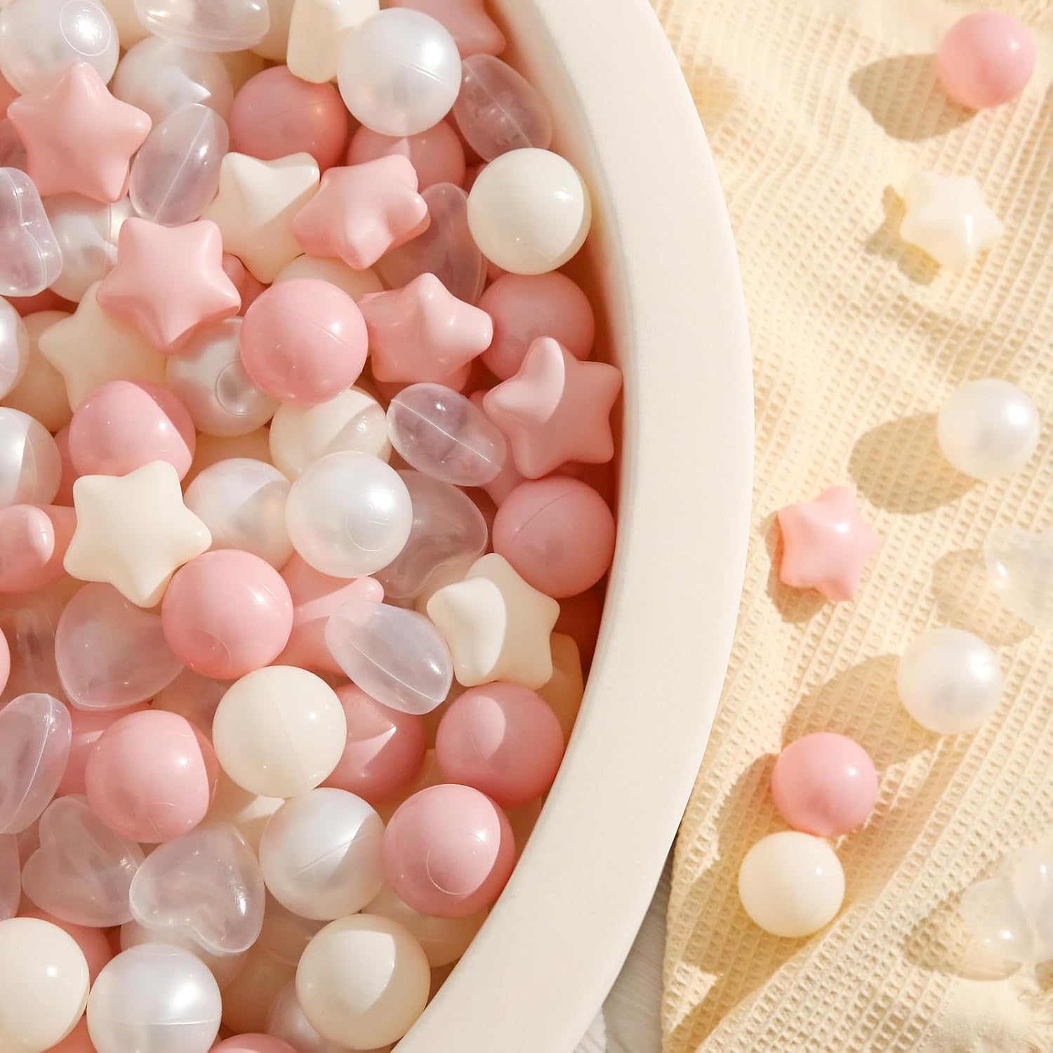 Thumbnail 1 de TRENDPLAY Ball Pit Balls Star and Heart Shapes — 200 Count (2.5" Stars, 2.2" Balls) in Cream Pink Beige Pearl White Clear