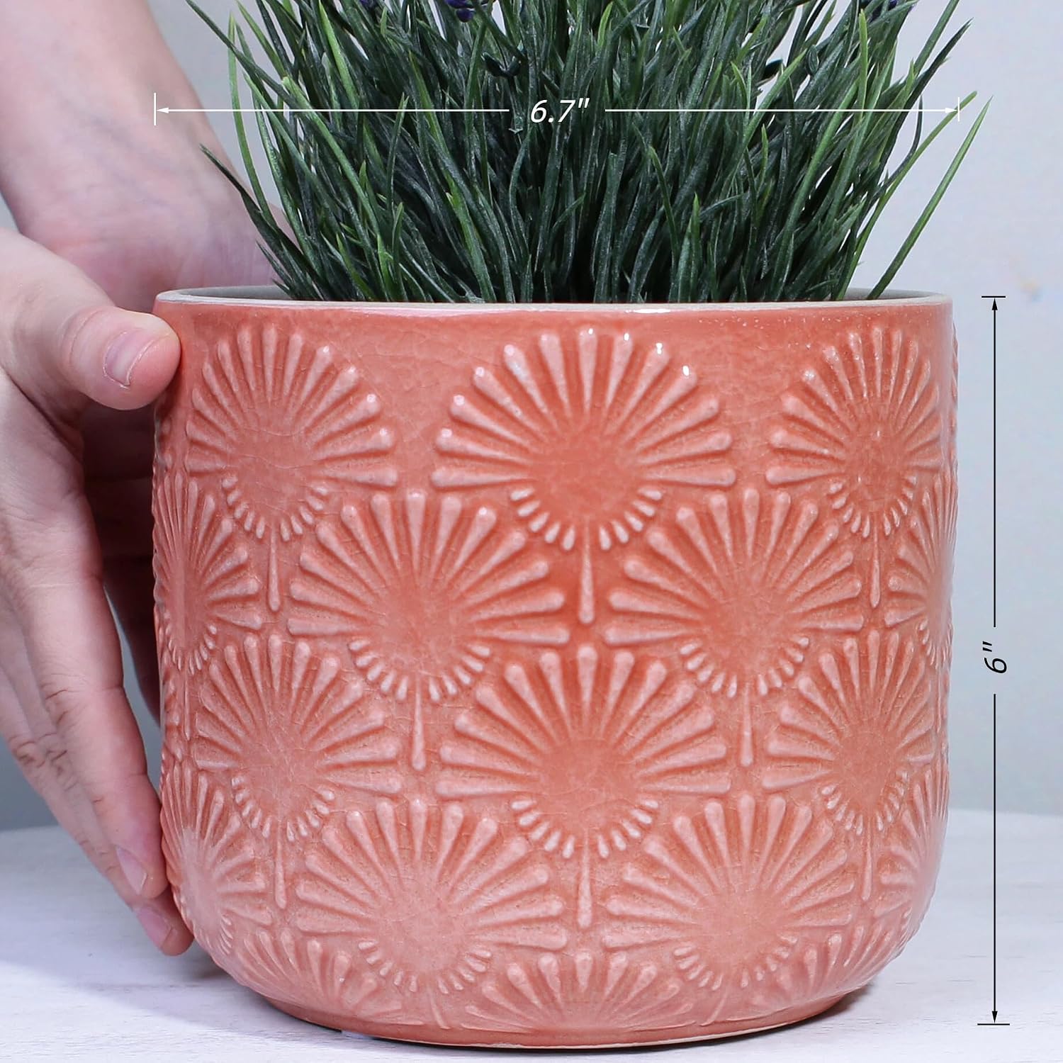 Detalle de Xiaan Jiaju Coral Blush Ceramic Planter with Fanburst Texture and Drainage Hole