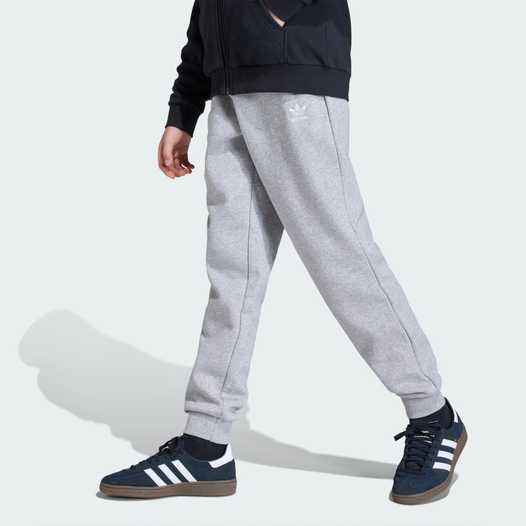 Thumbnail 2 de Pantalón Gris Adidas, cómodo y versátil para el día a día