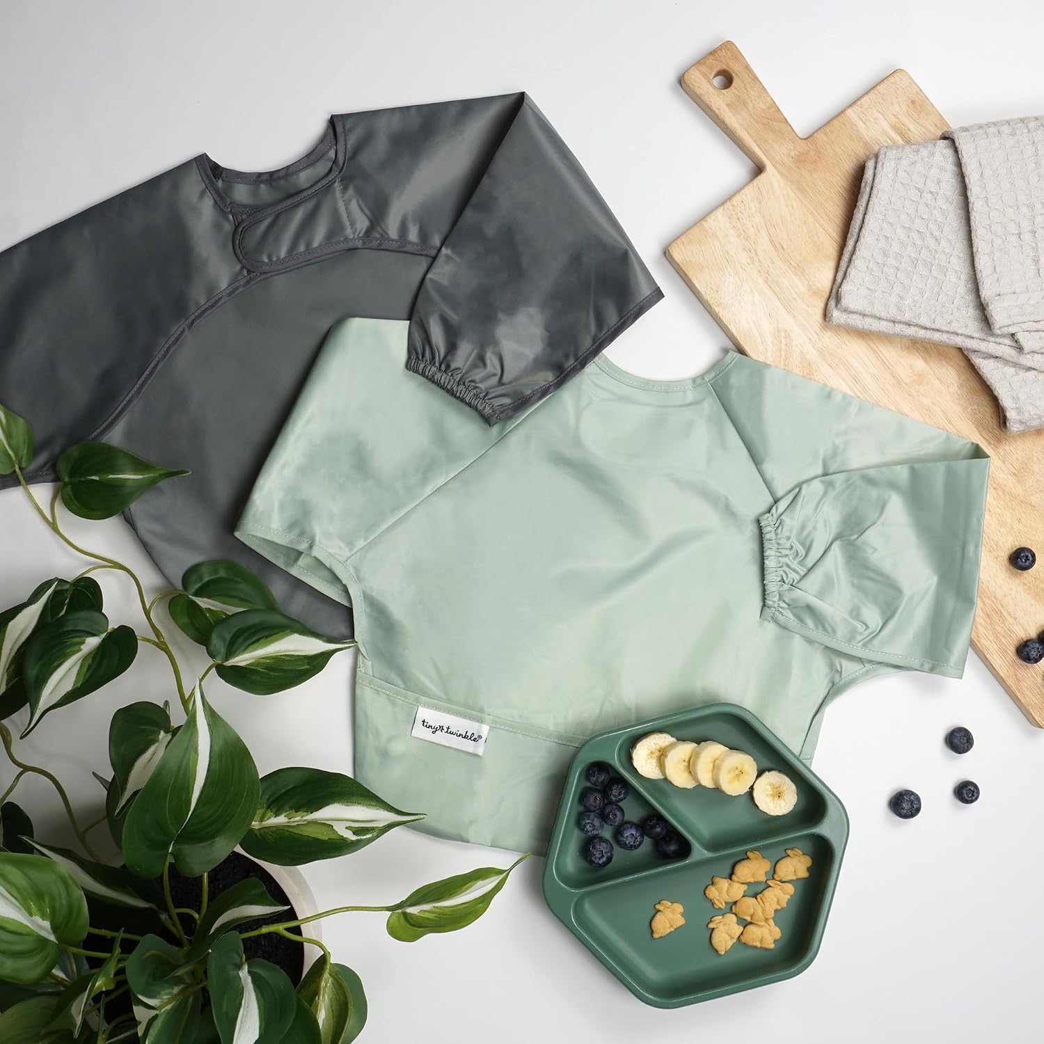 Thumbnail 2 de Tiny Twinkle Long Sleeve Bib 2-Pack, Waterproof, Sage and Charcoal, 2–4Y