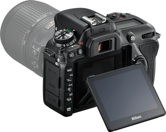 Thumbnail 17 de Nikon D7500 + AF-S 35mm f/1.8G DX: Eine solide DSLR-Kombination für ambitionierte Einsteiger