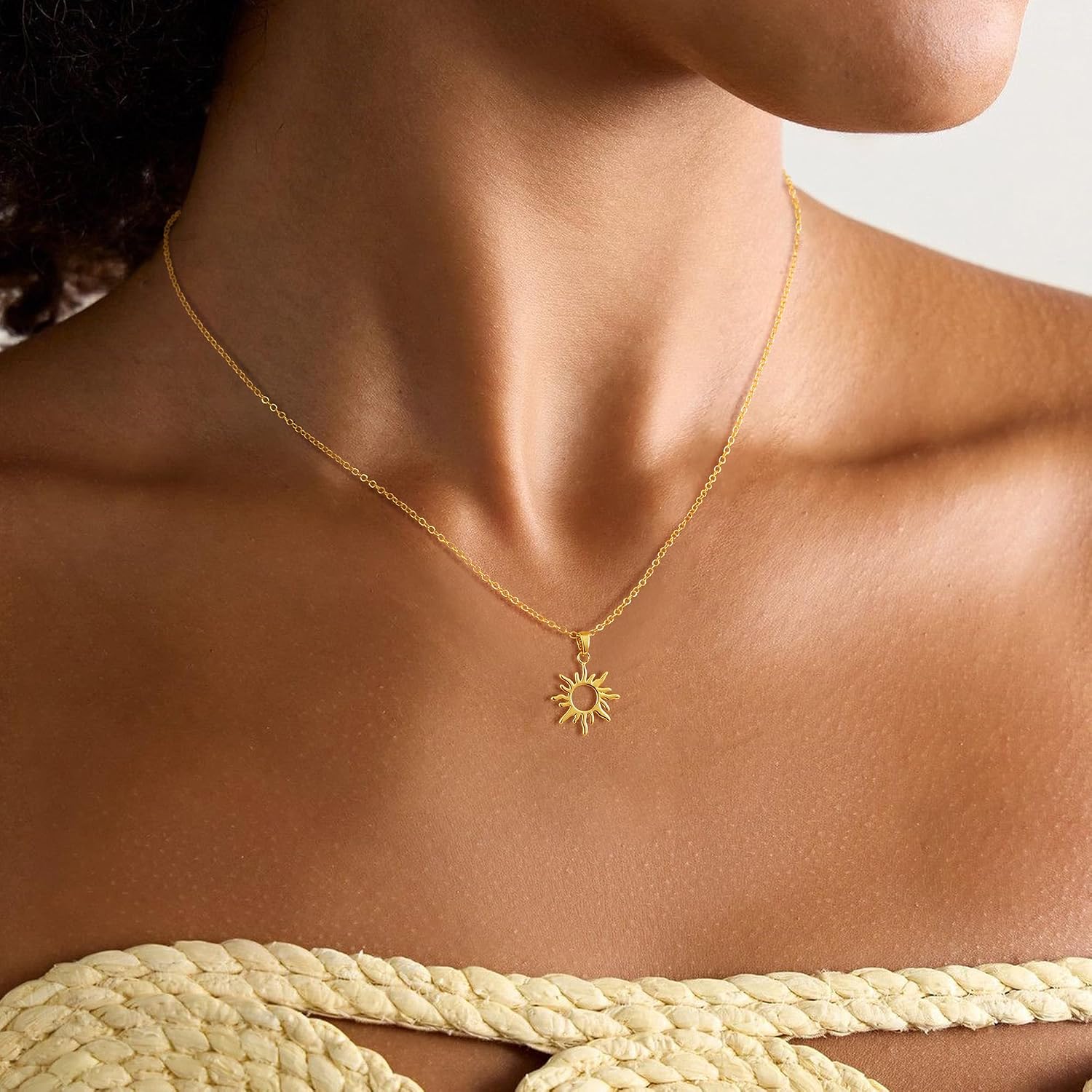 Detalle de Tewiky Sonne Kette Damen – 14K Gold vergoldet/ Silber Layering Halskette mit Sonnenanhänger