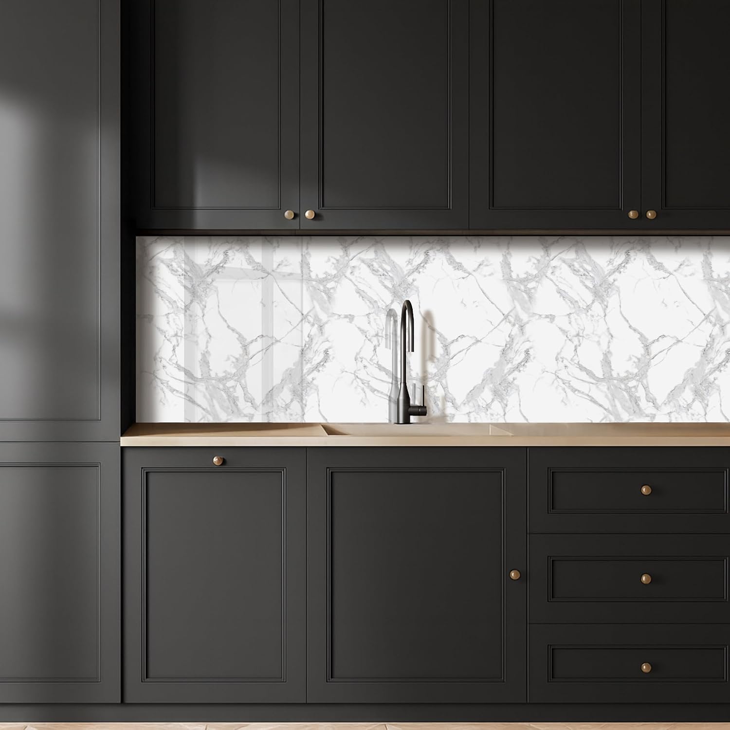 Detalle 2 de KitchenYeah zelfklevende keukenwandplaat 60 x 300 cm in grijs marmer