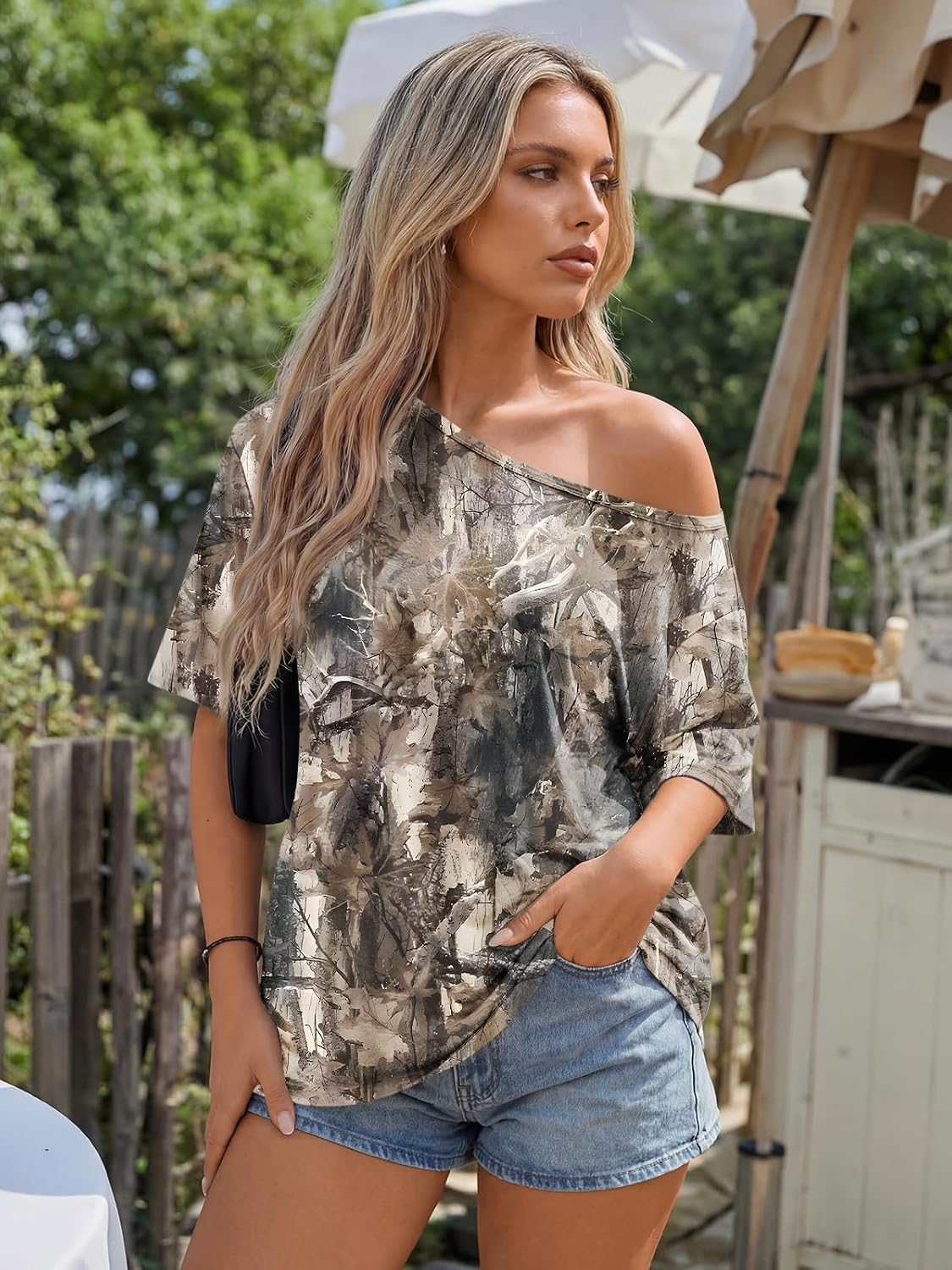 Detalle 2 de Trendy Queen Off-the-Shoulder Top in Polyester-Spandex Blend
