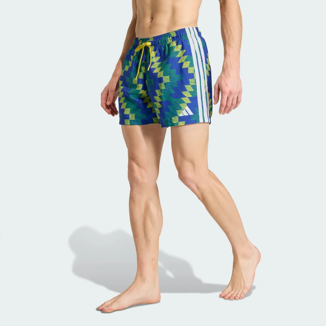 Detalle de Bañador Adidas Football-Inspired Graphic 5-Inch – Amarillo