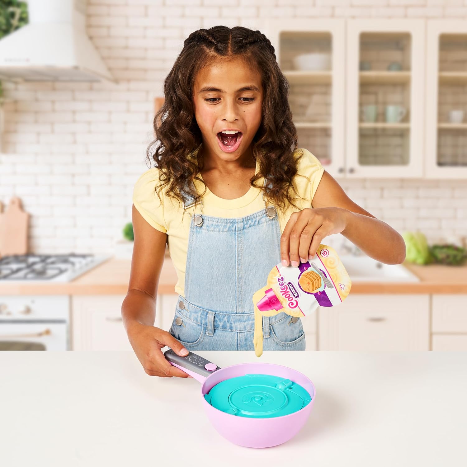 Thumbnail 6 de Cookeez Makery Pancake Treatz Mix & Flip: Plush Surprise Pancake Maker