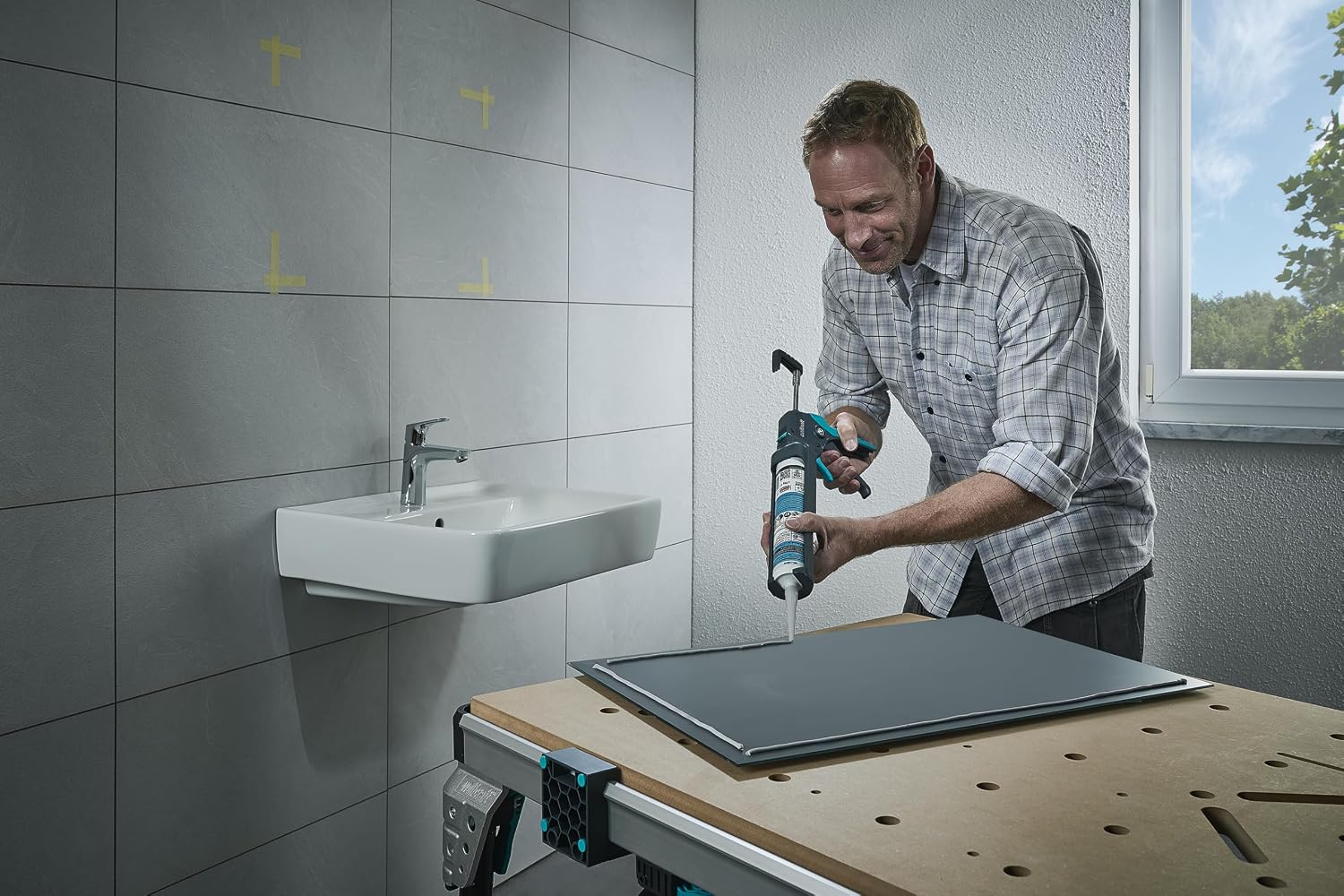 Detalle 2 de wolfcraft MG 550 Caulking Gun I 4358000 – The strong and versatile tool for caulking and bonding