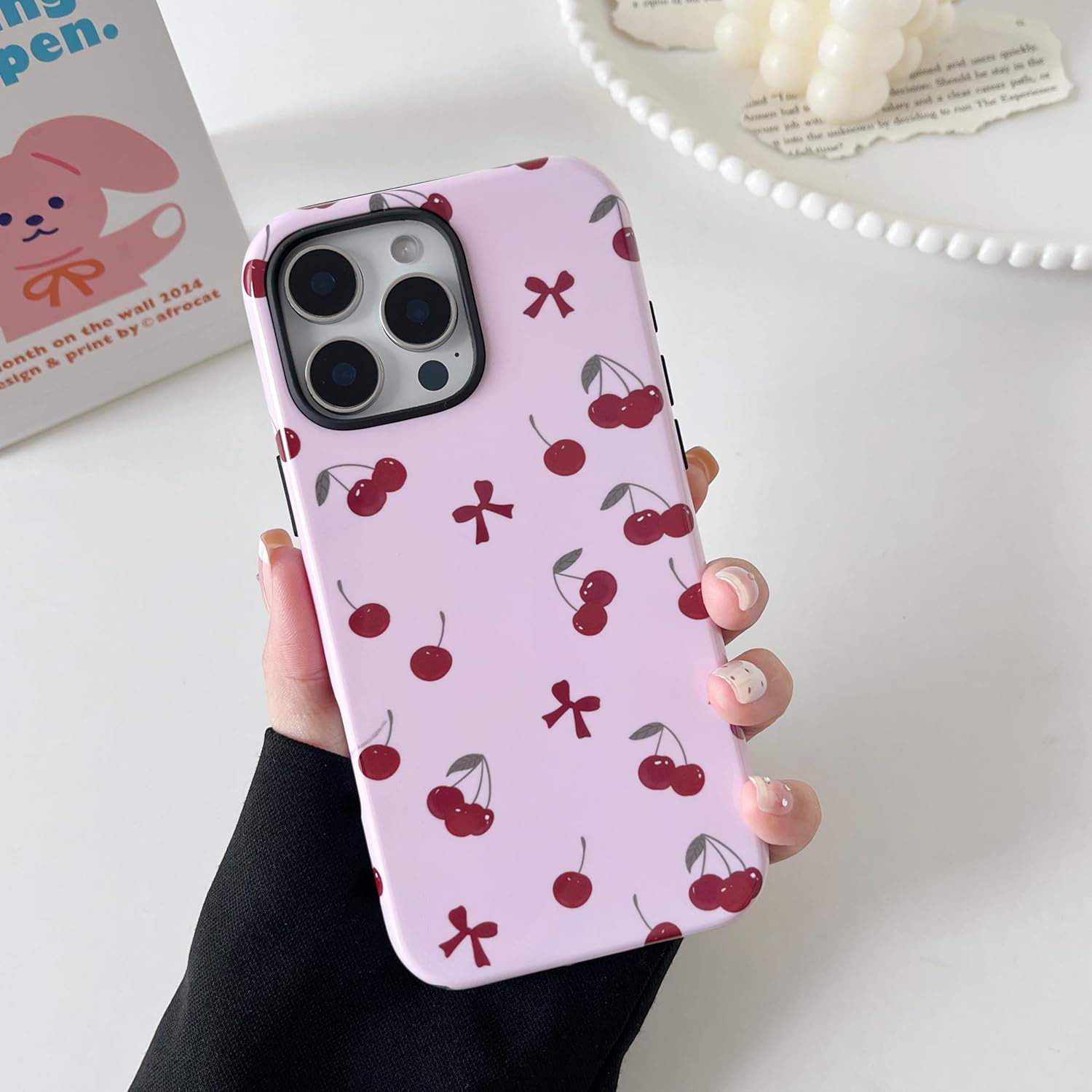 Thumbnail 1 de DEFBSC Hülle für iPhone 16 Pro – Süßes Rosa Schleife Kirsch Muster, Hybrid-Hartschale, Stoßfest, Schlankes Design (6,3 Zoll)