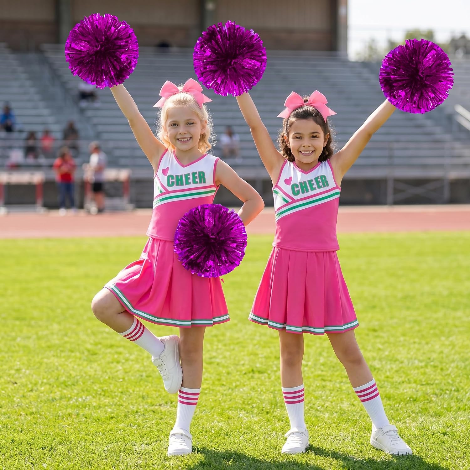 Detalle 2 de WooHand Cheerleader Costume for Girls with Pom Poms, Skirt and Knee Socks