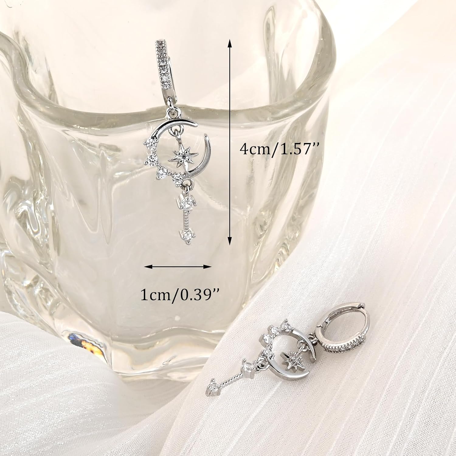 Detalle 1 de Watforsh Dangle Earrings, 4 cm