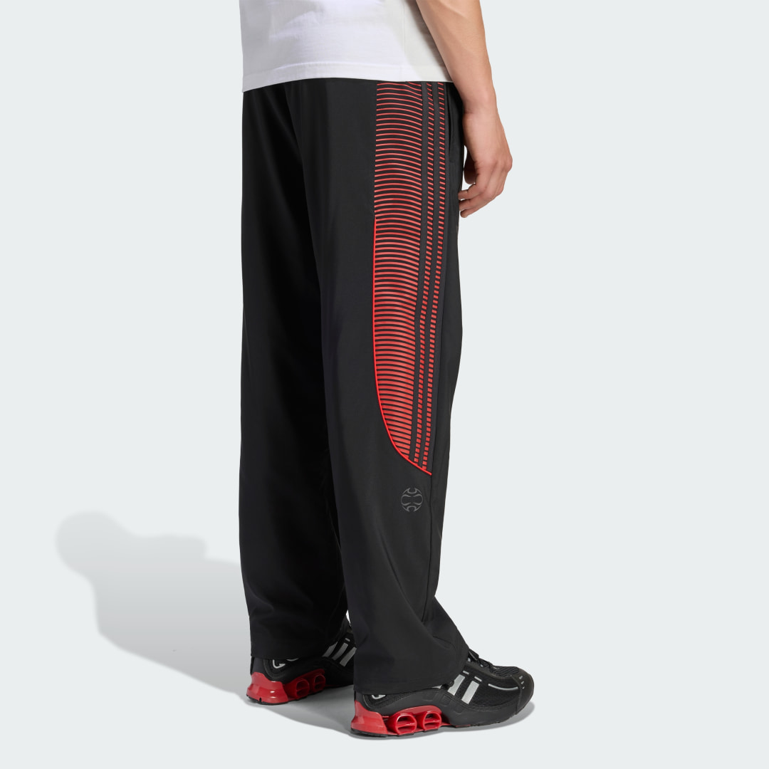 Detalle de Pantalón de chándal adidas x Coca-Cola Teamgeist 26: estilo y comodidad en negro