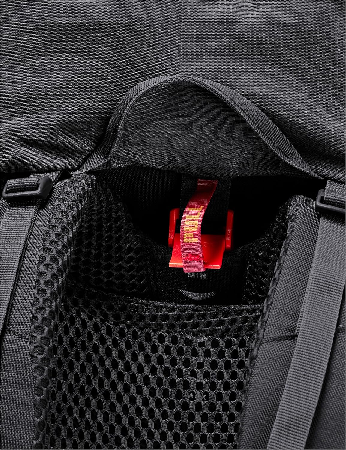 Detalle de VAUDE Brenta 30 Liter Wanderrucksack – Damen & Herren, wasserabweisend, integrierte Regenhülle