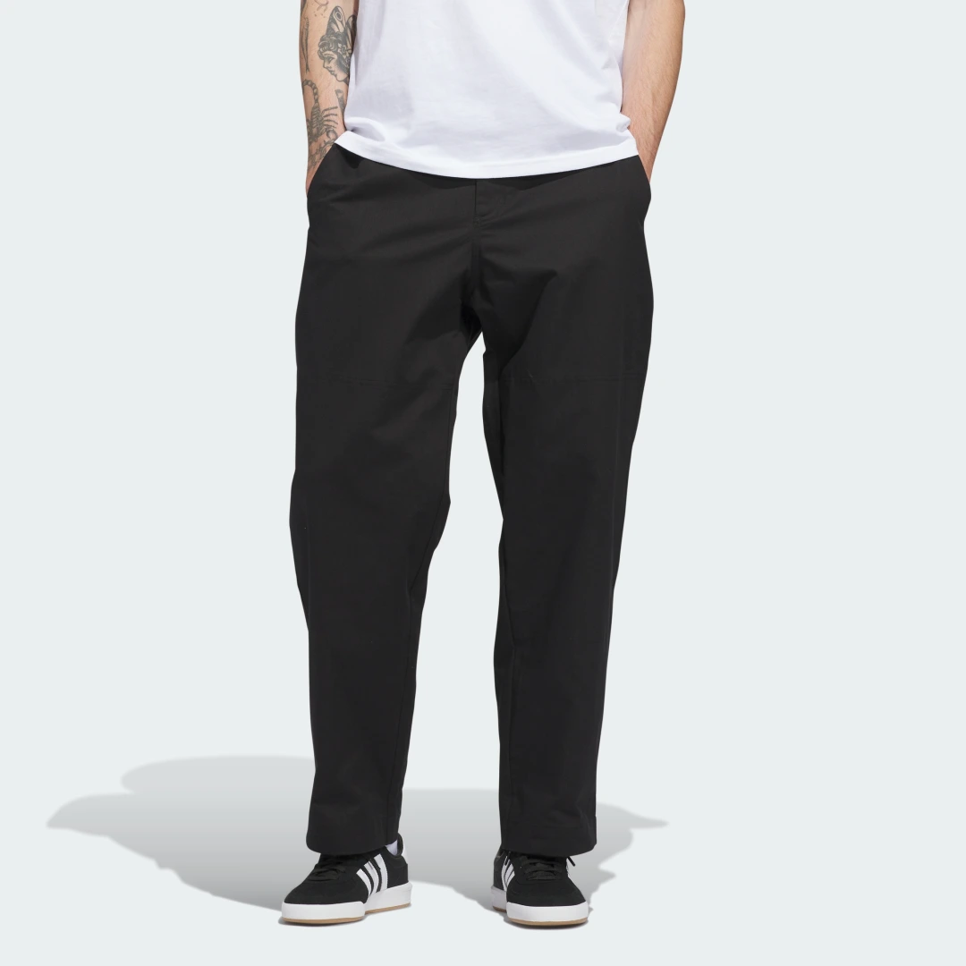 Detalle de Pantalón Skateboarding Chino Adidas – negro