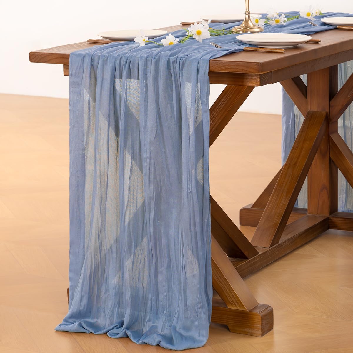 Detalle 2 de Cheesecloth Table Runner, Dusty Blue