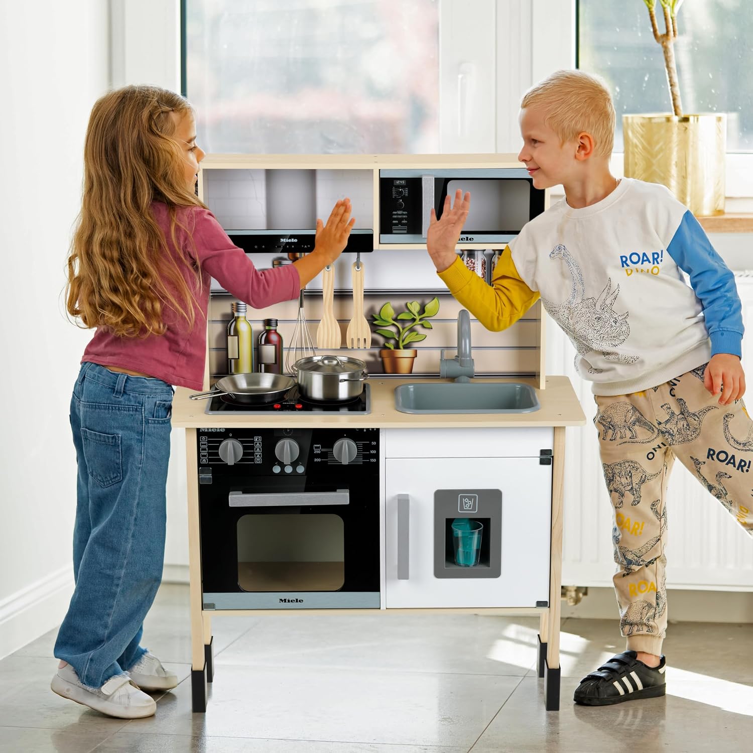 Thumbnail 1 de Theo Klein 7186 Miele Wooden Toy Kitchen with Light and Sound