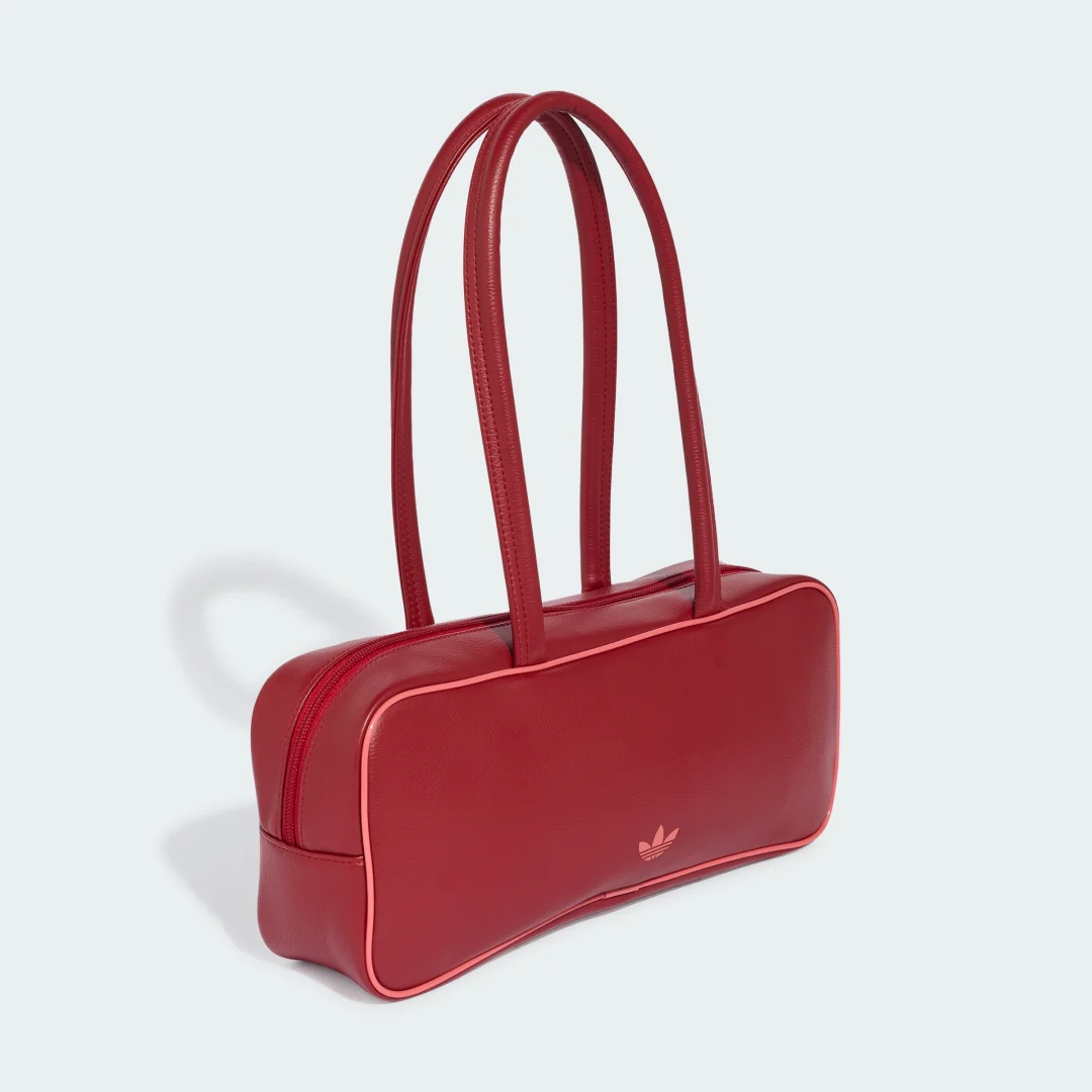 Detalle de BOLSO ADICOLOR ELONGATED AIRLINER de Adidas — burgundy, práctico para diario y viajes cortos