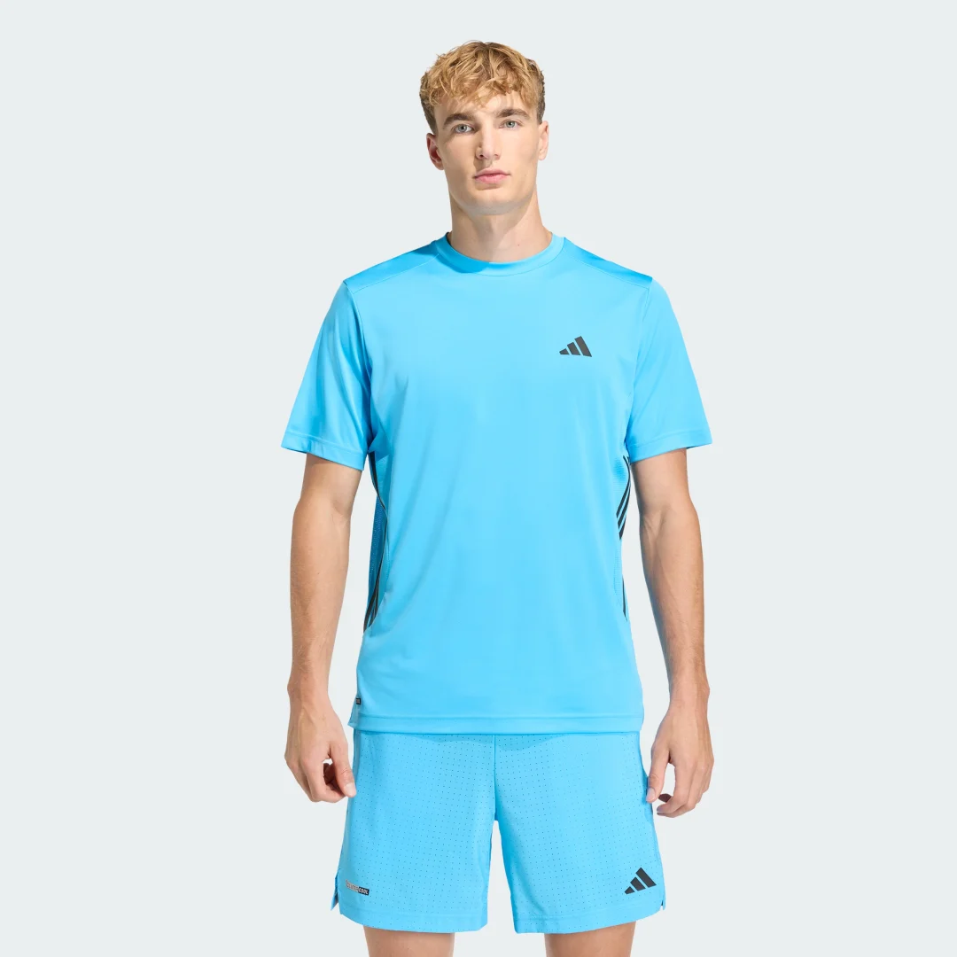 Detalle de Camiseta de entrenamiento Adidas Tech Essentials 3 Stripes – azul