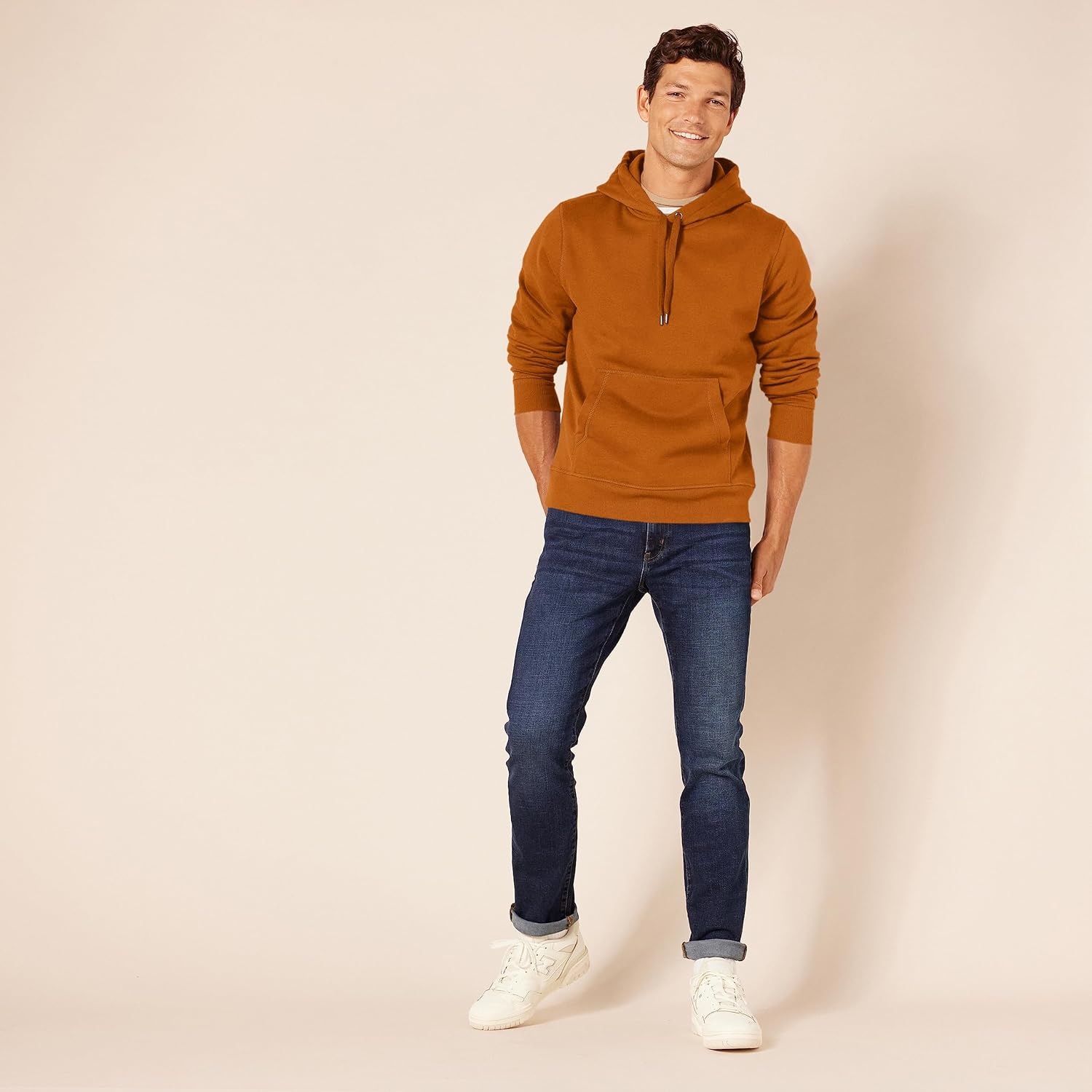 Thumbnail 2 de Herren Pullover-Sweatshirt mit Kapuze von Amazon Essentials – normale Passform aus gebürstetem Fleece