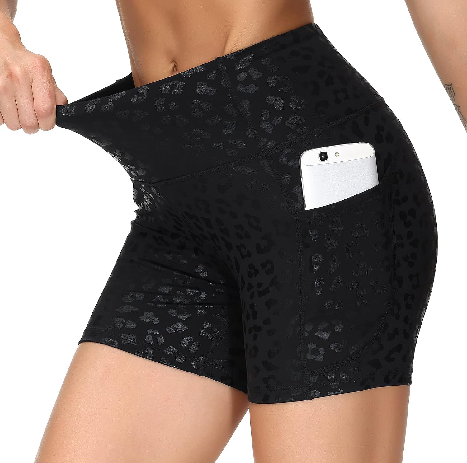 Detalle de THE GYM PEOPLE pantaloncini sportivi donna a vita alta con tasche