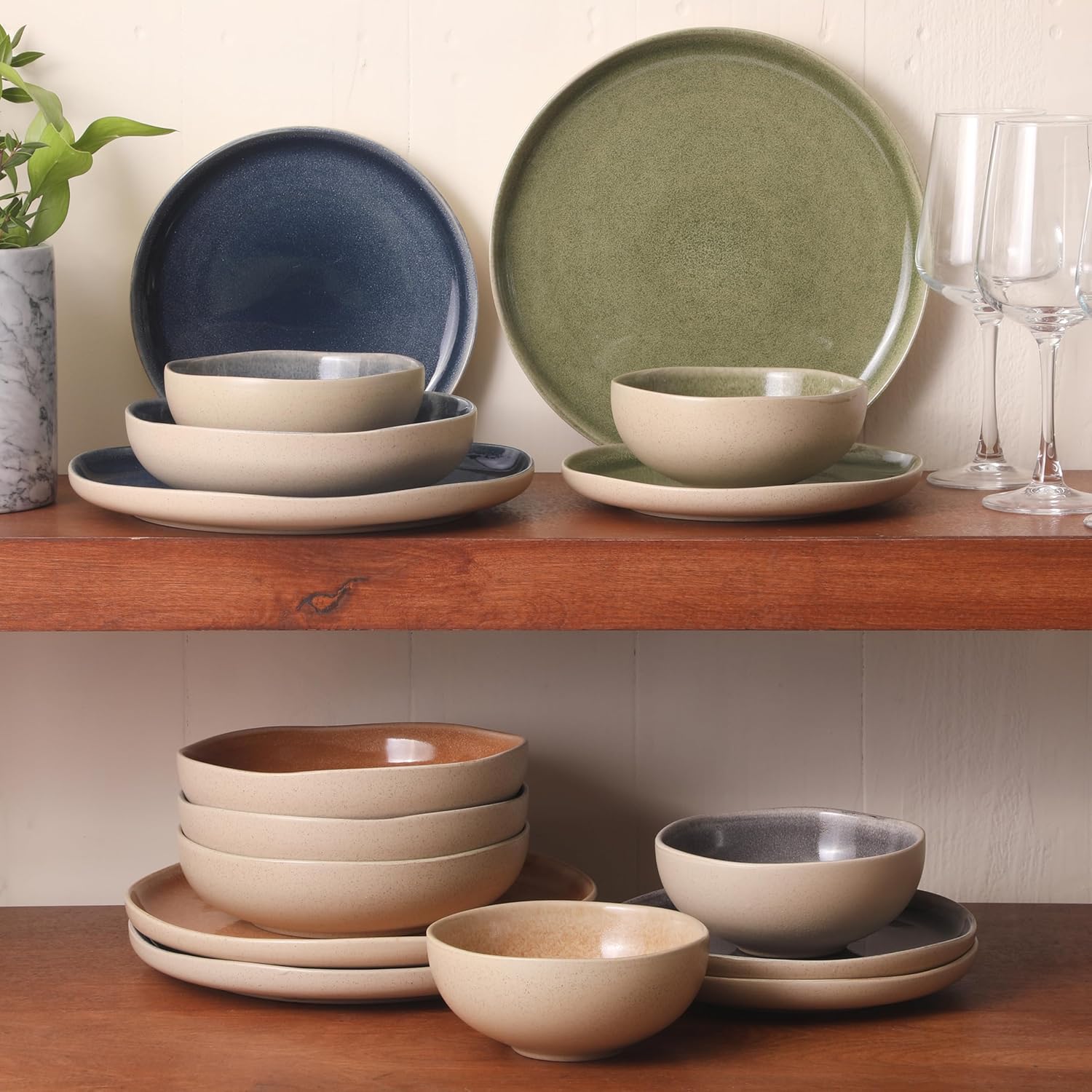 Detalle de Gibson Elite Manila Bay 16-Piece Stoneware Dinnerware Set, Service for 4