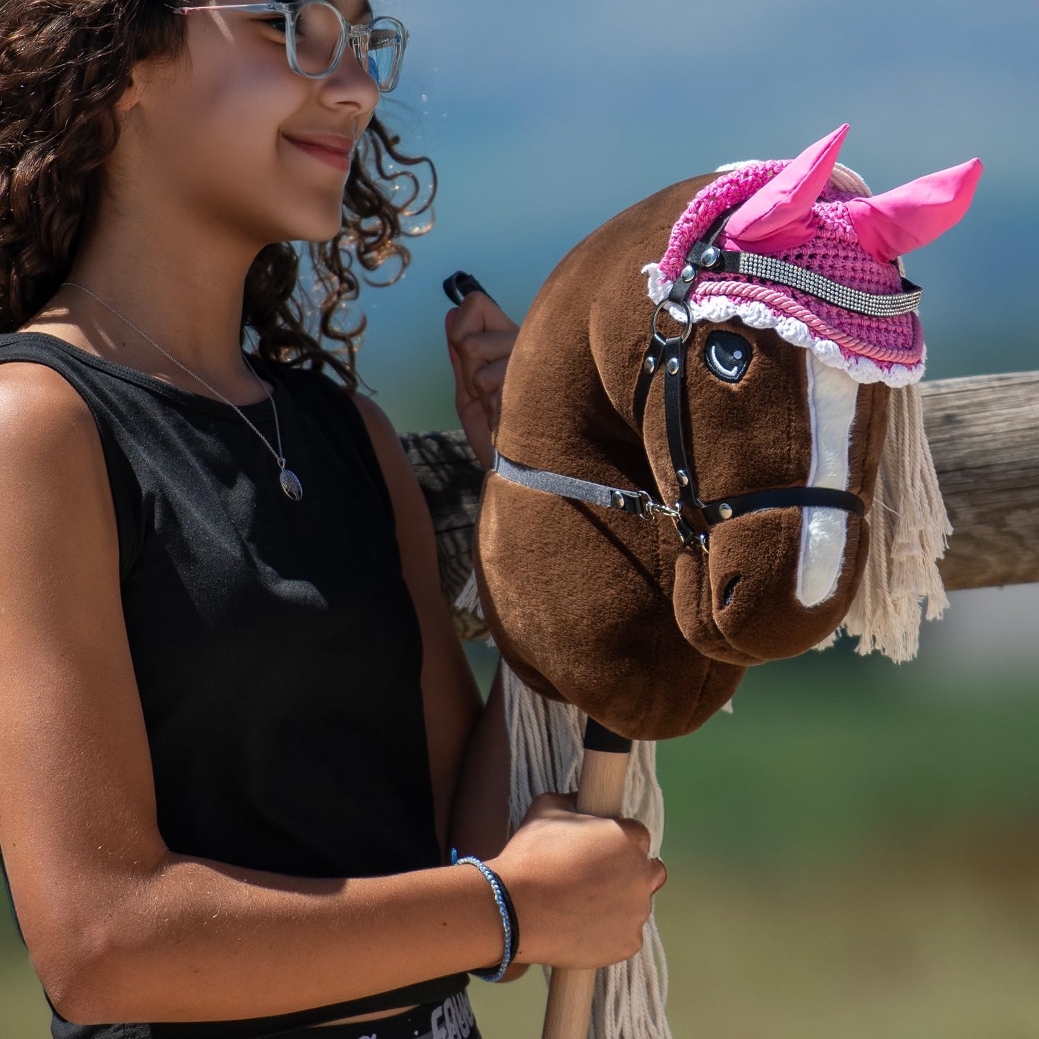 Thumbnail 3 de Hobby Horse A3 Sunny Dream – dunkles Alezan-Pferd mit glitzerndem Frontteil und Satinfluss
