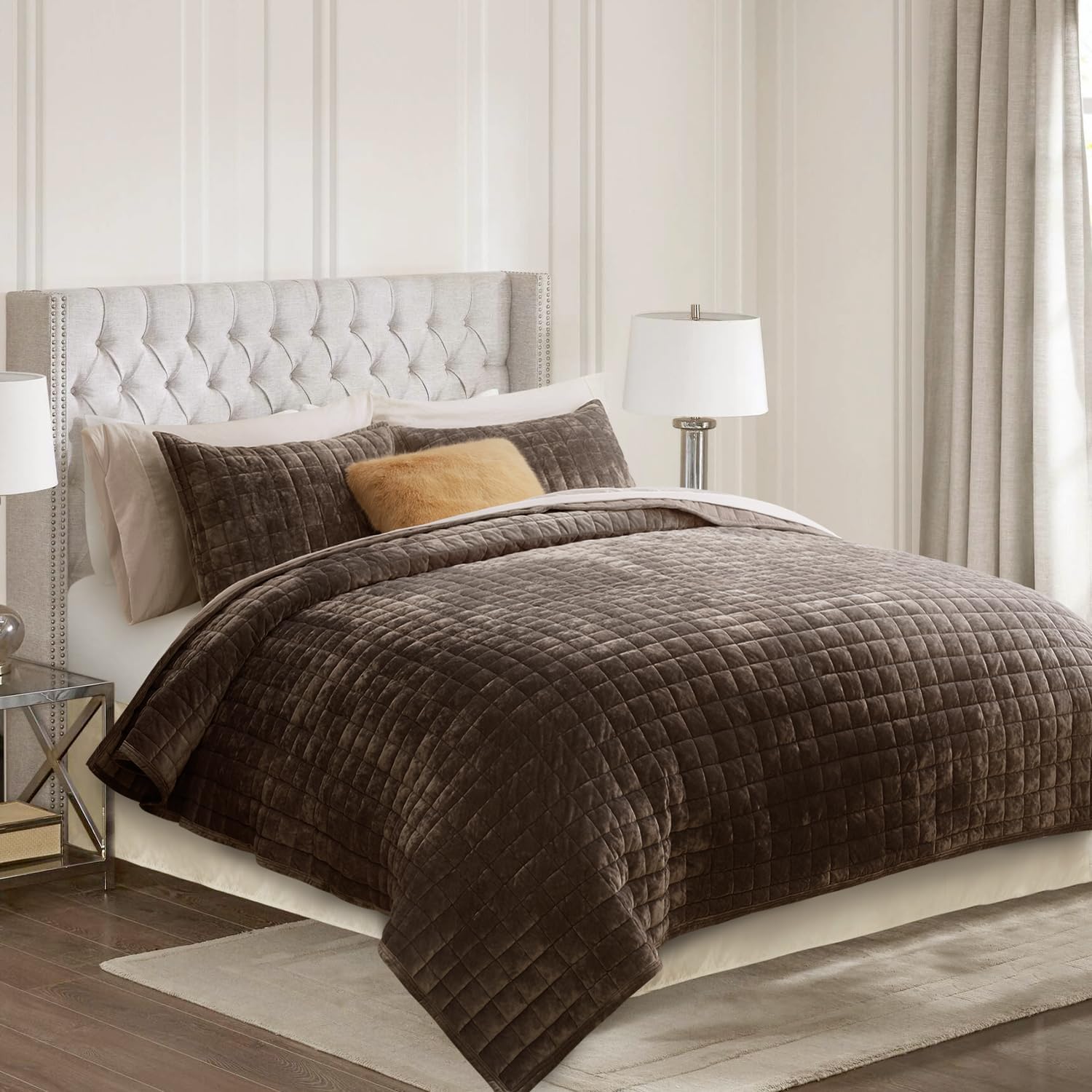 Detalle 2 de RECYCO Luxury Velvet Quilt Set King Size in Walnut Brown