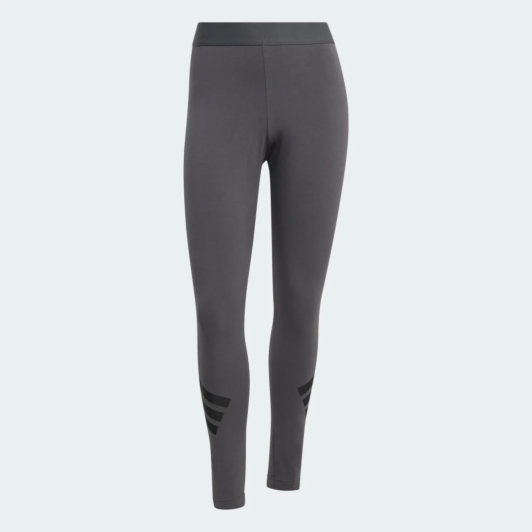 Detalle 2 de Mallas Future Icons 3 bandas de Adidas – Gris