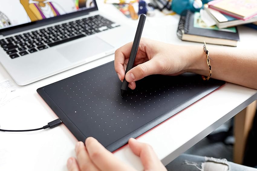 Detalle 2 de Wacom One by Wacom Medium — tableta gráfica negra ✏