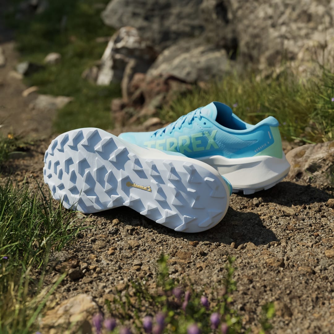 Detalle de Terrex Agravic 4: zapatilla de trail running de Adidas, en azul