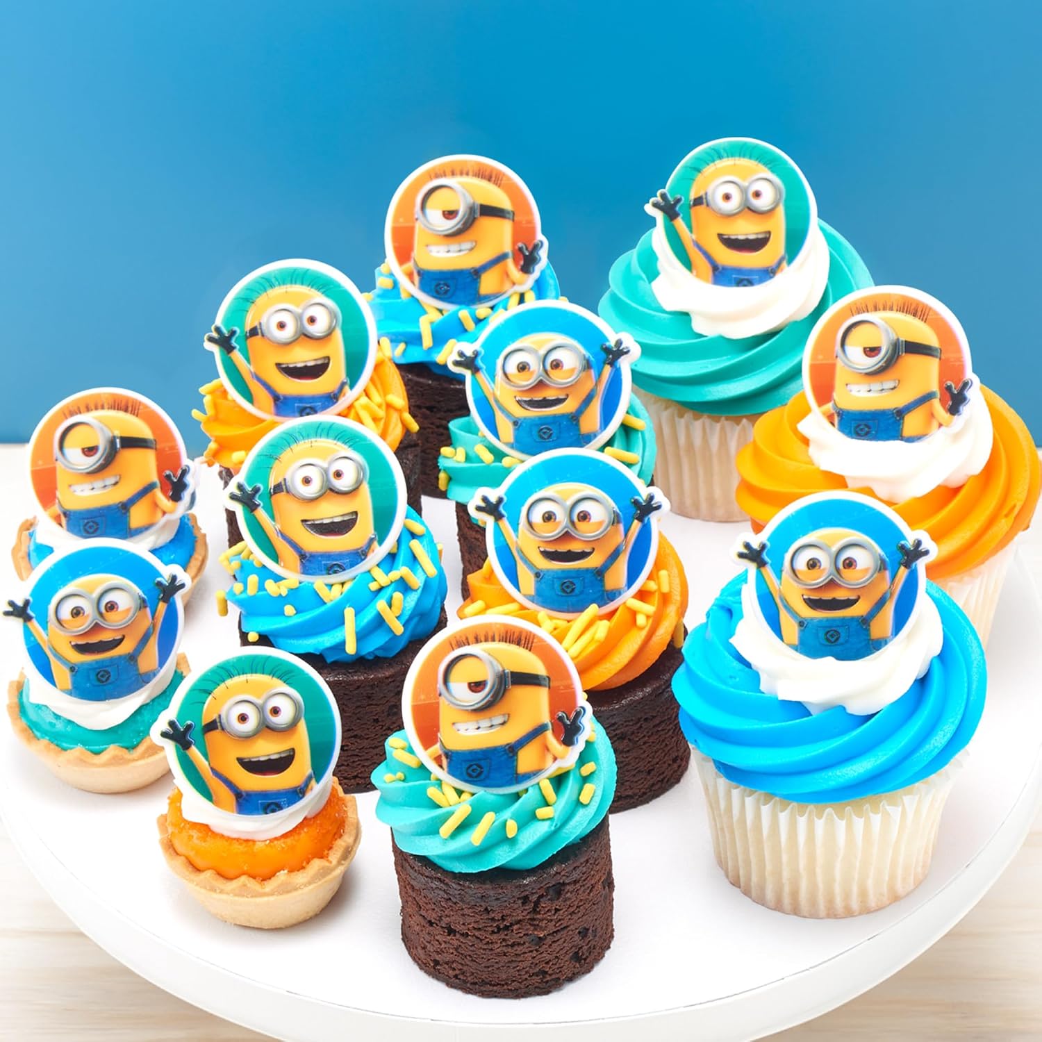 Detalle 2 de DecoPac Despicable Me Minions Cupcake Rings, 24-Pack, Reusable Food-Safe Toppers