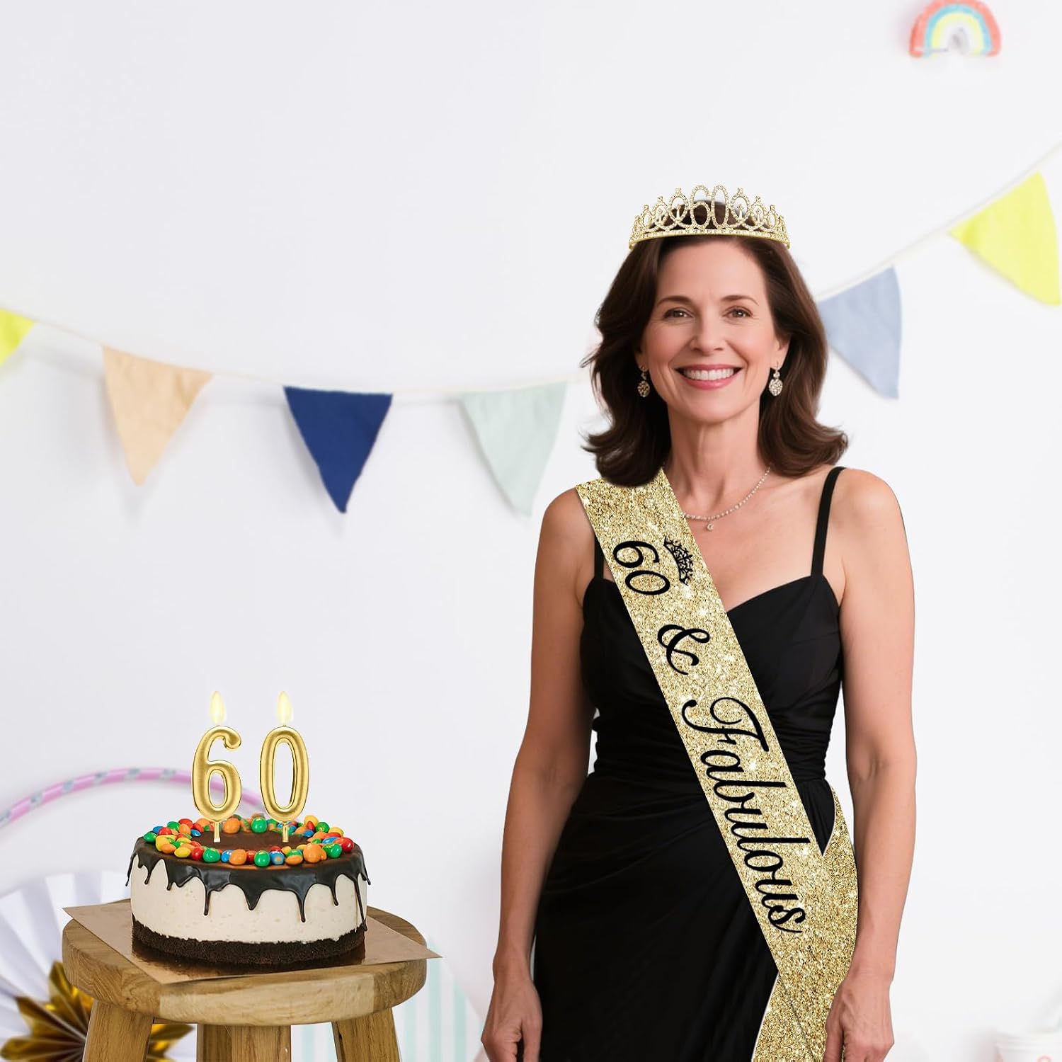 Detalle 2 de Amosking 60th Birthday Decorations Set: 60 sash, crown/tiara and gold number 60 candles