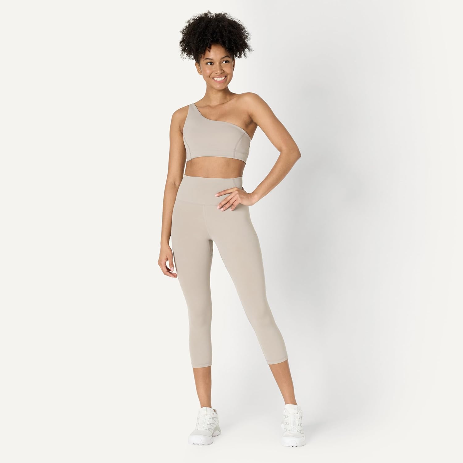 Thumbnail 2 de Amazon Essentials Leggings Yoga FormFlex Capri da Donna – vita alta, tessuto ultramorbido e gestione del calore