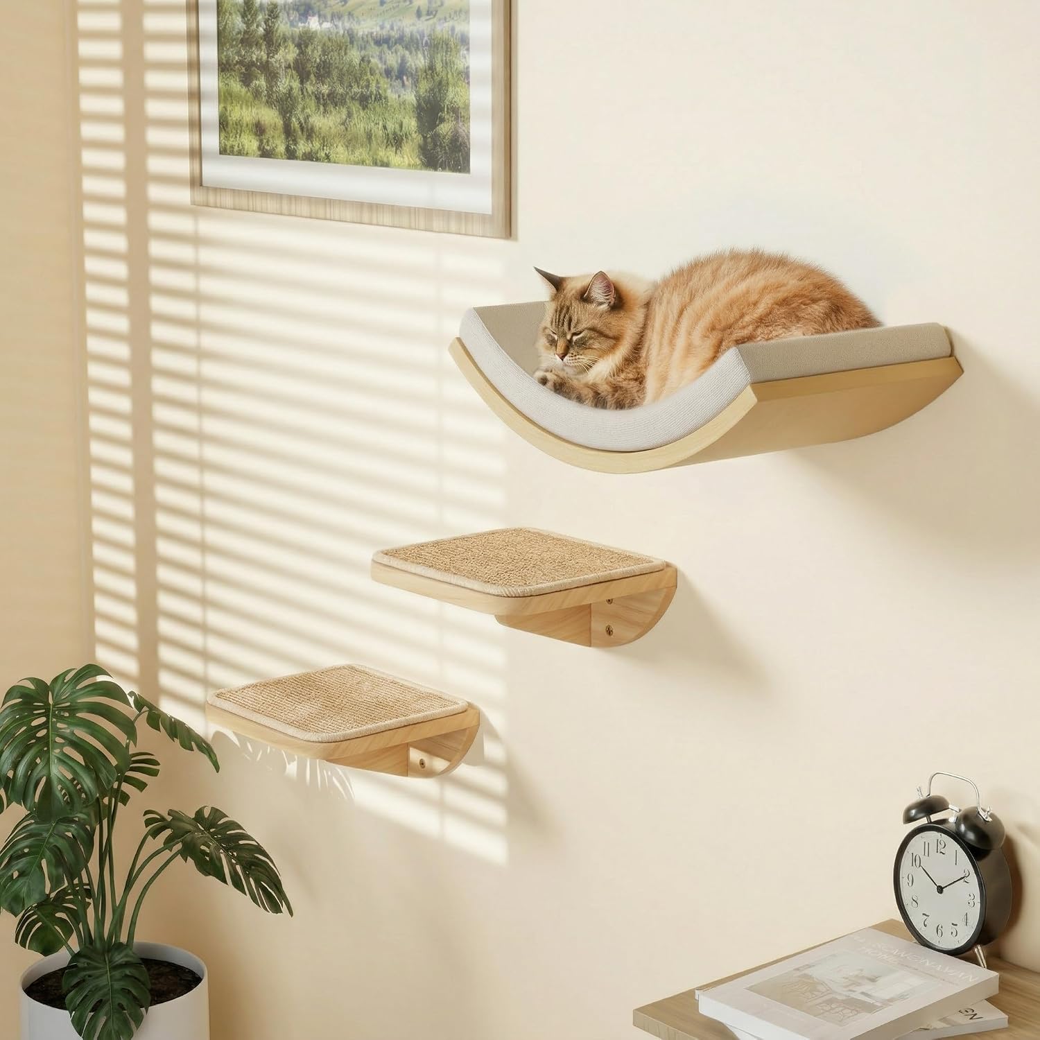 Detalle de Cats Wall Shelves with Sponge Mat and Curved Nest — Wall-Mounted Cat Climbing Frame with 2 Steps