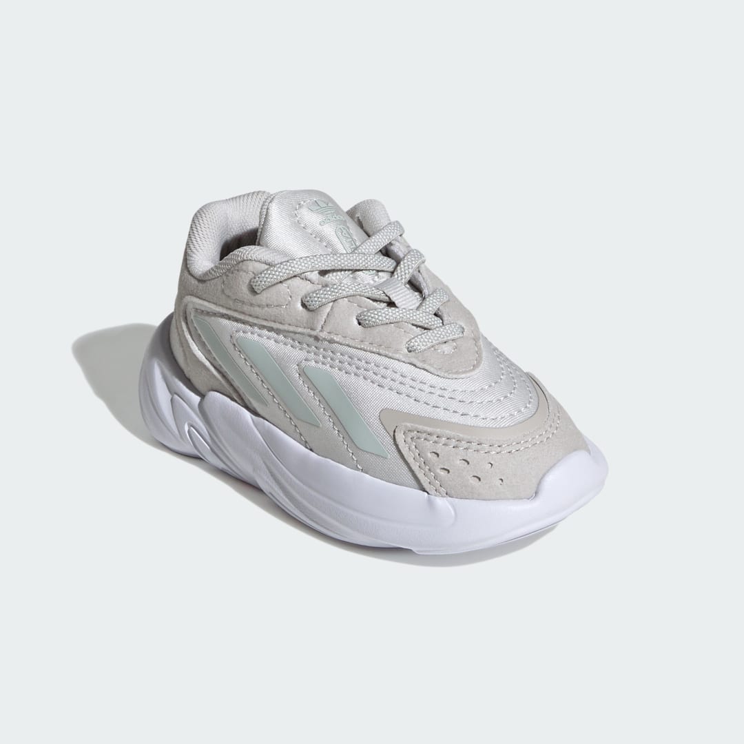 Detalle 2 de Zapatilla Ozelia de Adidas: versatilidad y estilo para tu día a día