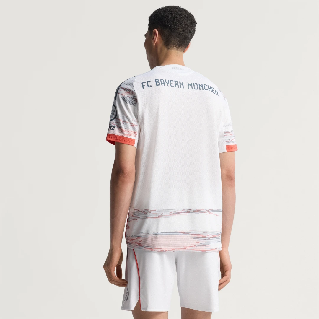 Detalle de Camiseta 2ª. equipación FC Bayern 25/26 Authentic de Adidas (Blanco) – para fans y coleccionistas
