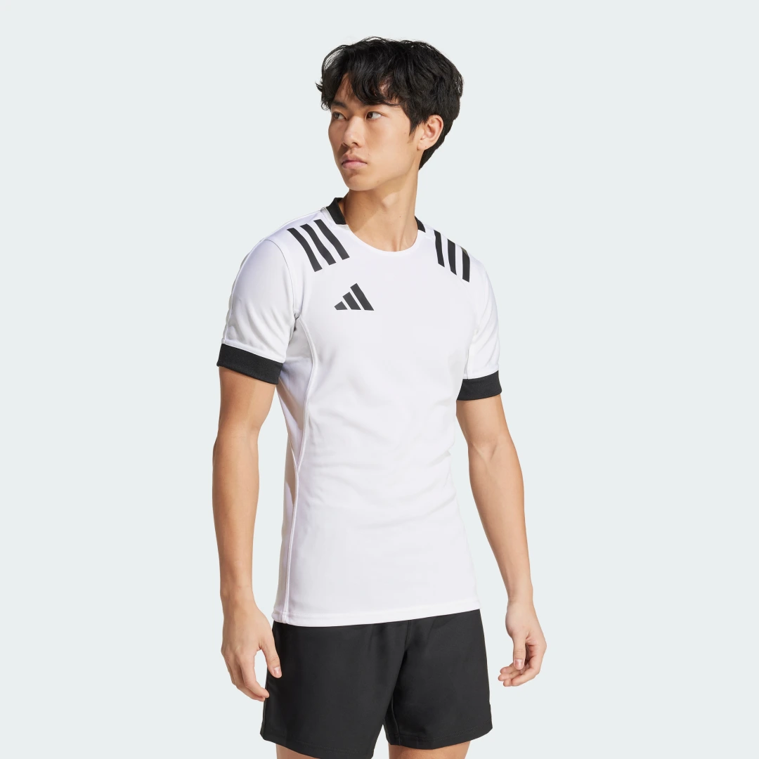 Detalle de Camiseta Fitted 3 bandas de Adidas – color blanco